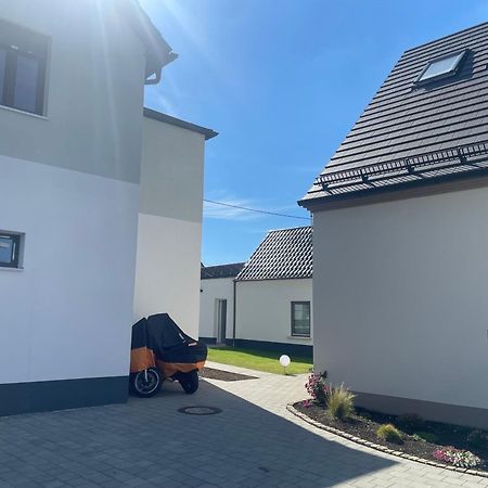 Bernstadt  Modernes & Gepflegtes Hotelzimmer Mit Kueche! מראה חיצוני תמונה
