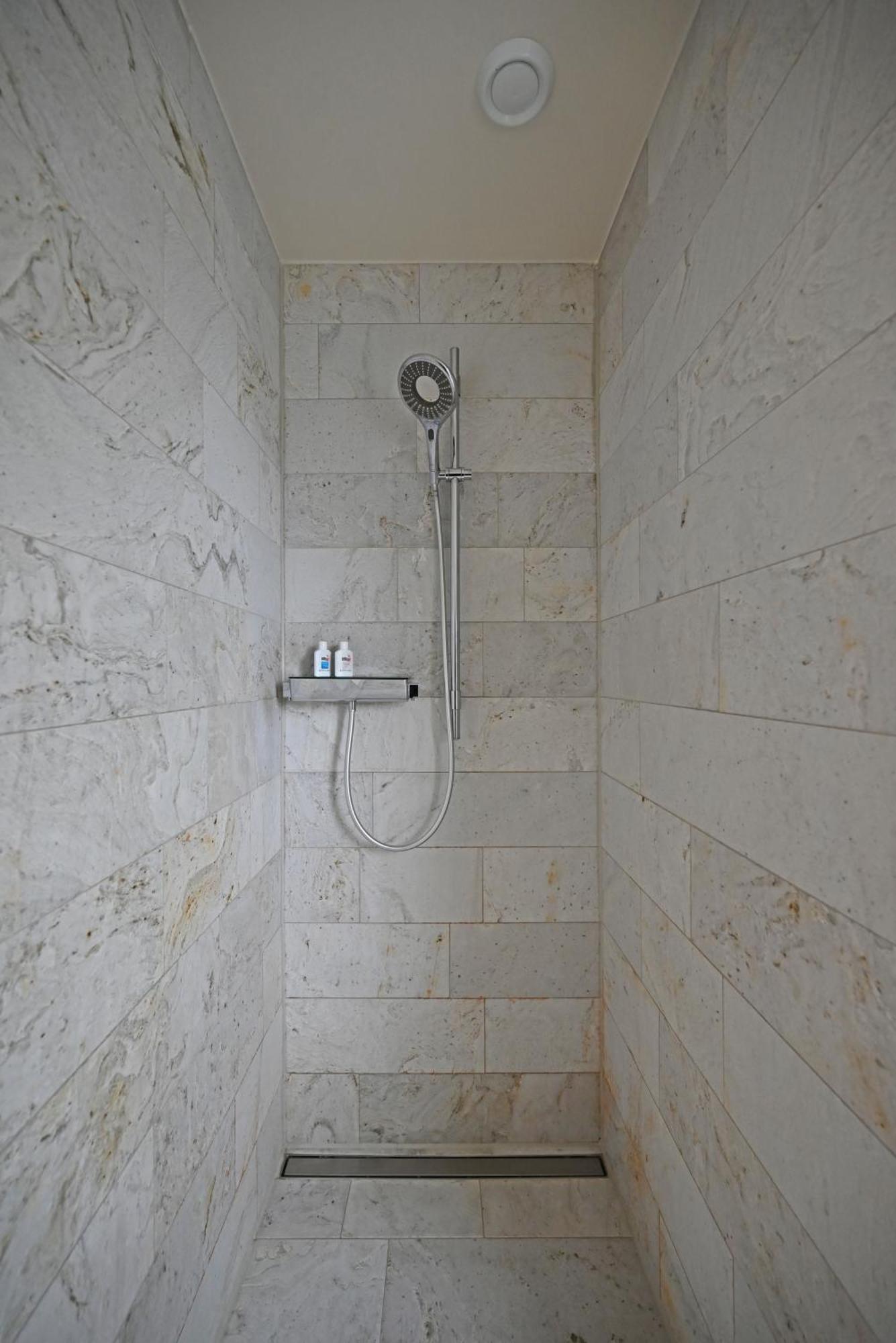 Bernstadt  Modernes & Gepflegtes Hotelzimmer Mit Kueche! מראה חיצוני תמונה