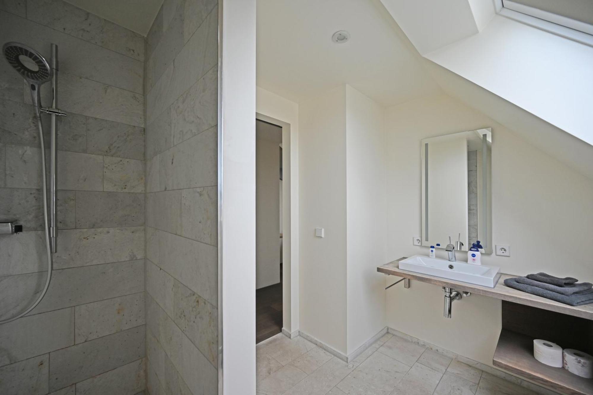 Bernstadt  Modernes & Gepflegtes Hotelzimmer Mit Kueche! מראה חיצוני תמונה