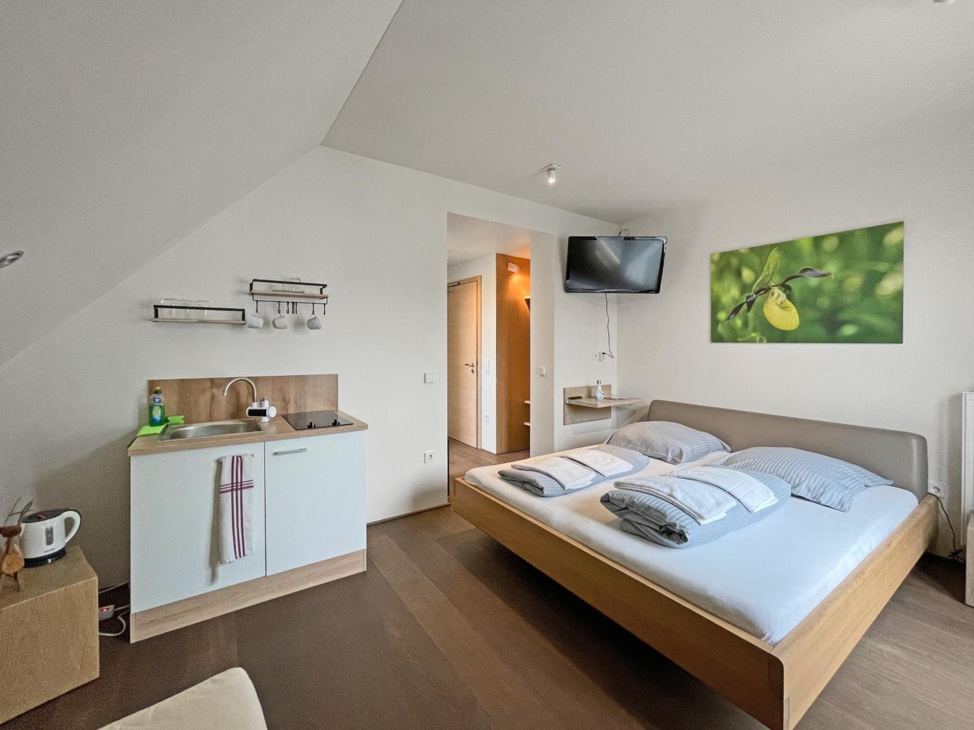 Bernstadt  Modernes & Gepflegtes Hotelzimmer Mit Kueche! מראה חיצוני תמונה