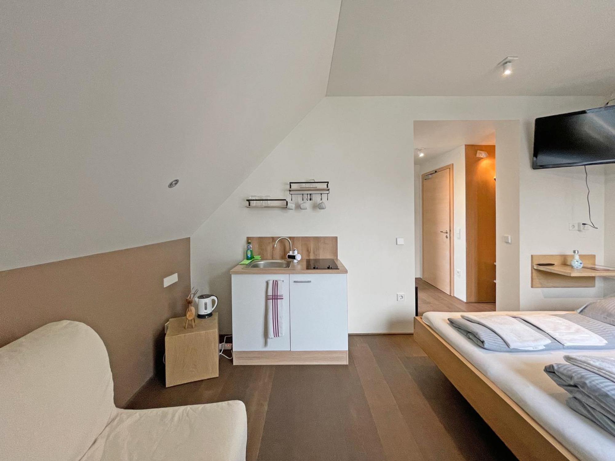 Bernstadt  Modernes & Gepflegtes Hotelzimmer Mit Kueche! מראה חיצוני תמונה