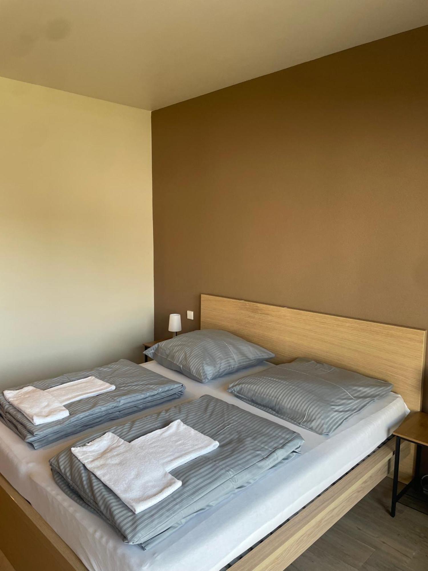 Bernstadt  Modernes & Gepflegtes Hotelzimmer Mit Kueche! מראה חיצוני תמונה