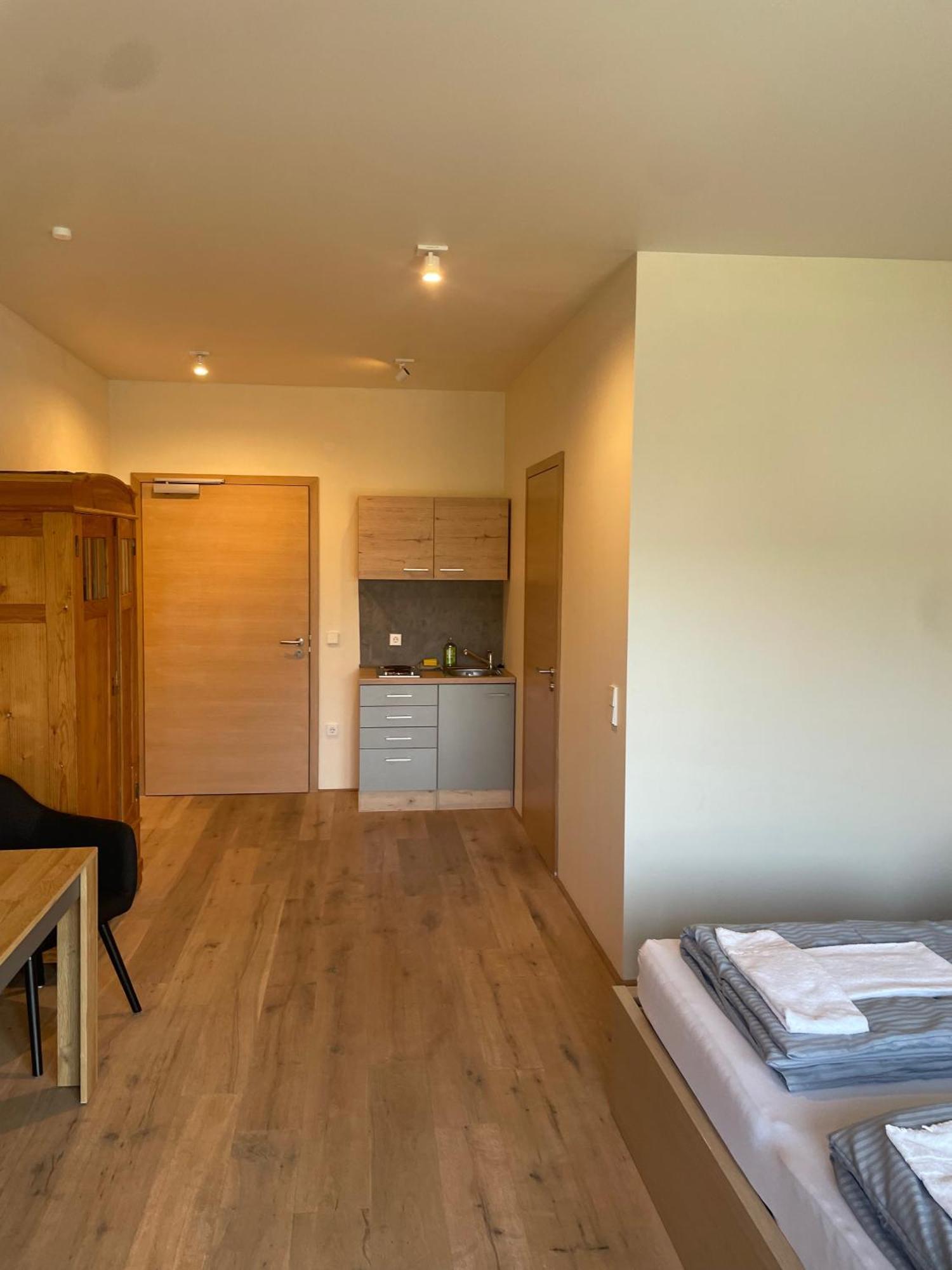 Bernstadt  Modernes & Gepflegtes Hotelzimmer Mit Kueche! מראה חיצוני תמונה