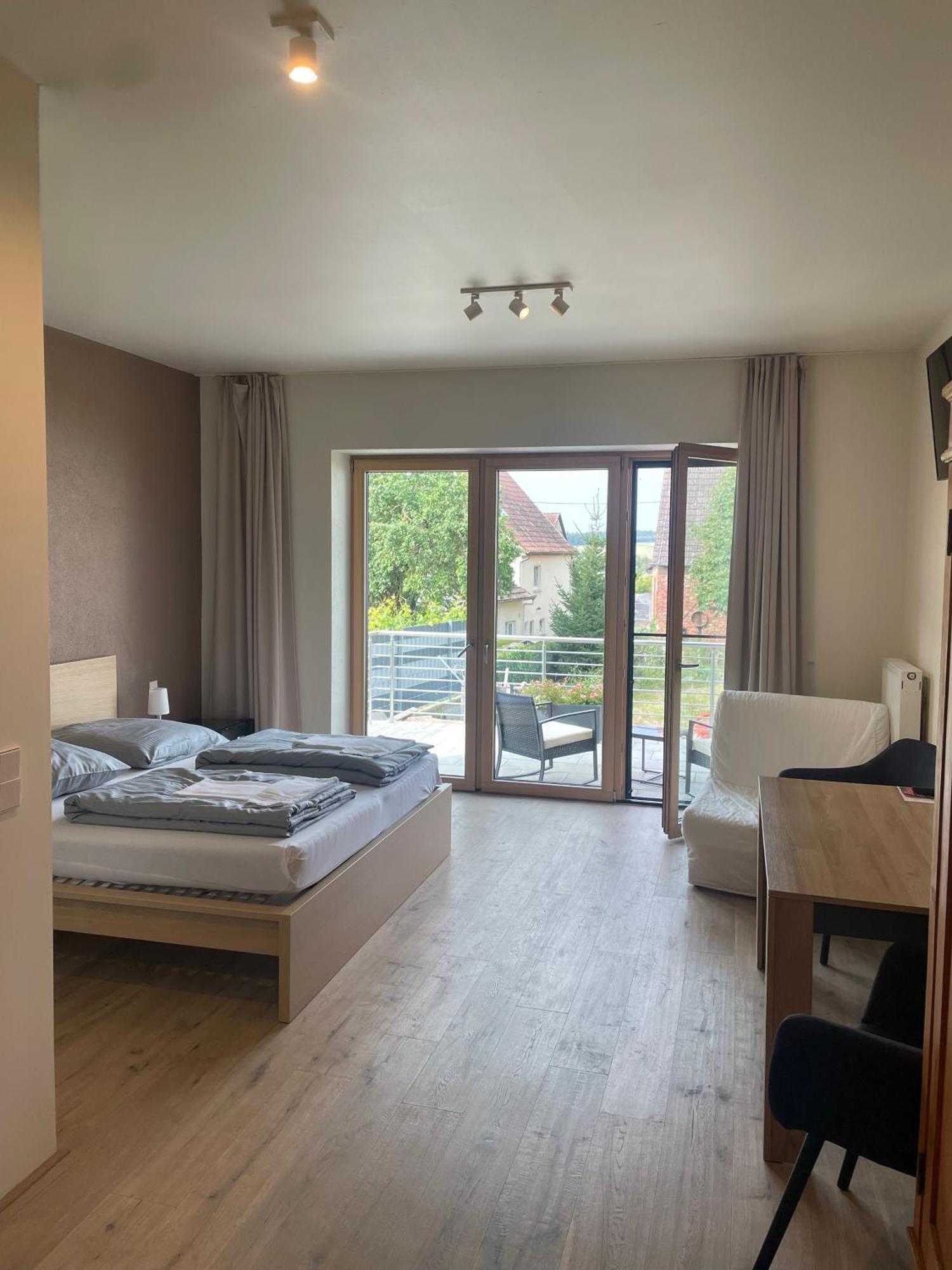 Bernstadt  Modernes & Gepflegtes Hotelzimmer Mit Kueche! מראה חיצוני תמונה